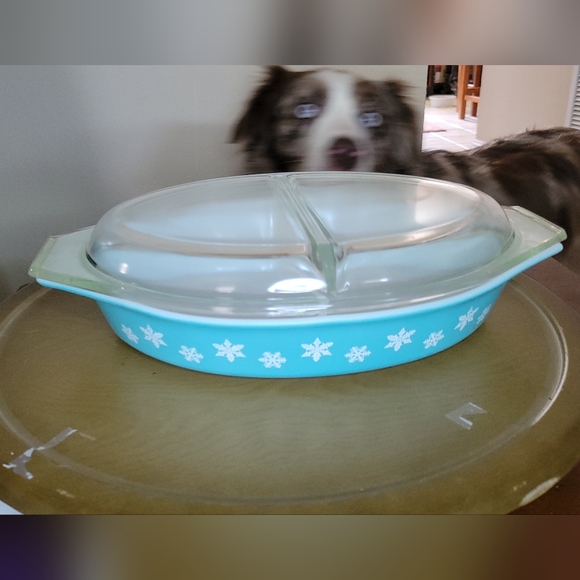 Vintage Pyrex Snowflake Blue Divided Serving Dish (#1063) -  Perfect Condition - Picture 2 of 10